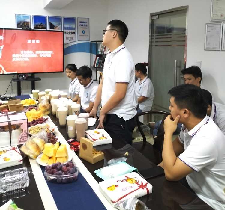 91视频污污APP下载科技召开9月份总结会暨生日会